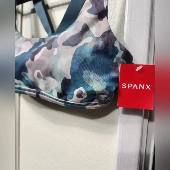Spanx NWT Printed Low Impact Sports Bra in Camo/Pink Womens XS - Picture 5 of 7